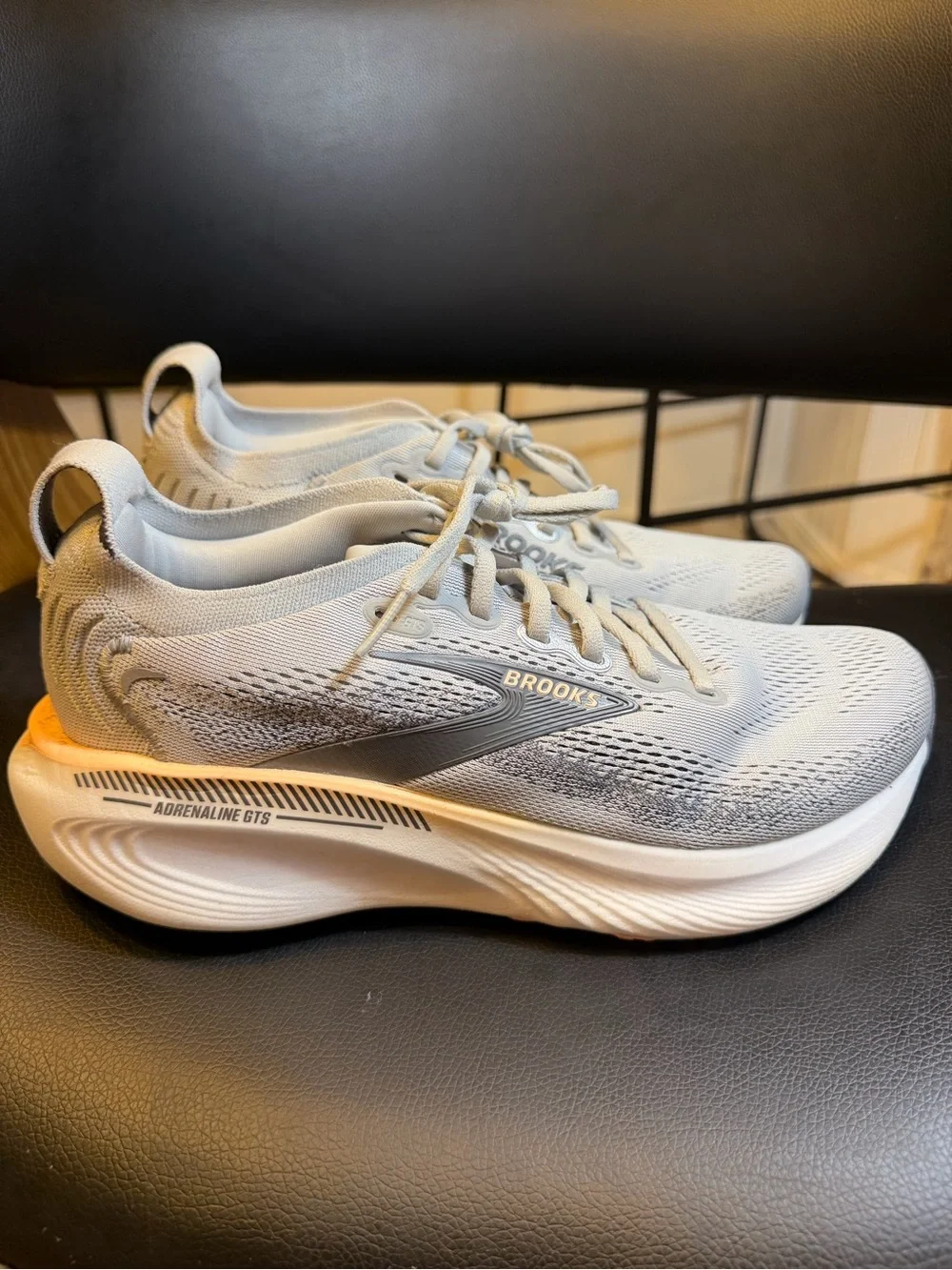 women's Brooks Adrenaline GTS 25 Size 8.5 1204431B032